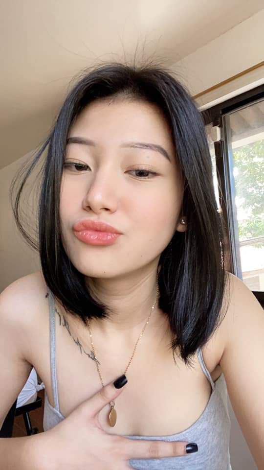 Bố dượng đồi bại theo dõi con gái dậy thì chỉ để làm thịt