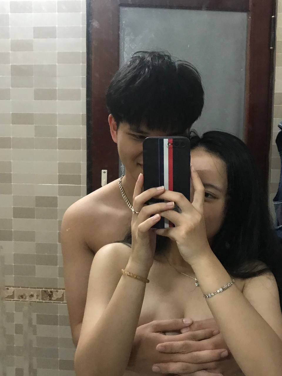 Liếm lồn em gái mới quen ngoài công viên