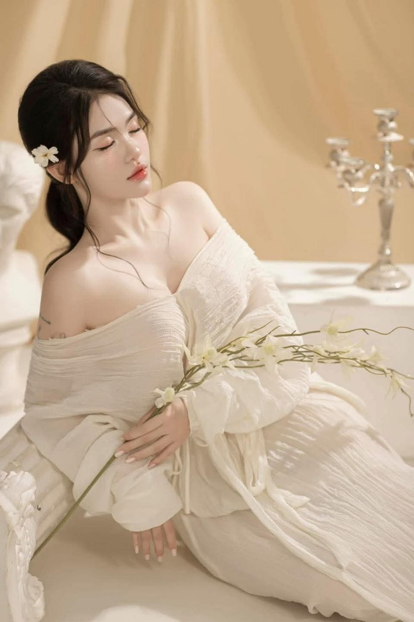 Nữ thần giày trắng mà người hâm mộ mong muốn, một mỹ nhân trường học